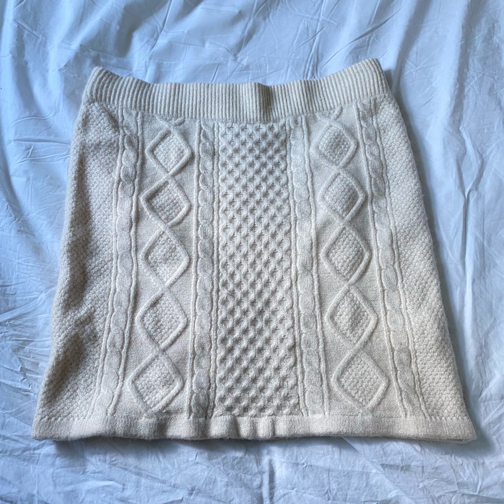 Cream / Beige sweater knit mini skirt size Medium